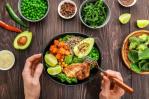 Los beneficios y riesgos de las dietas vegetarianas y veganas Los beneficios y riesgos de las dietas vegetarianas y veganas