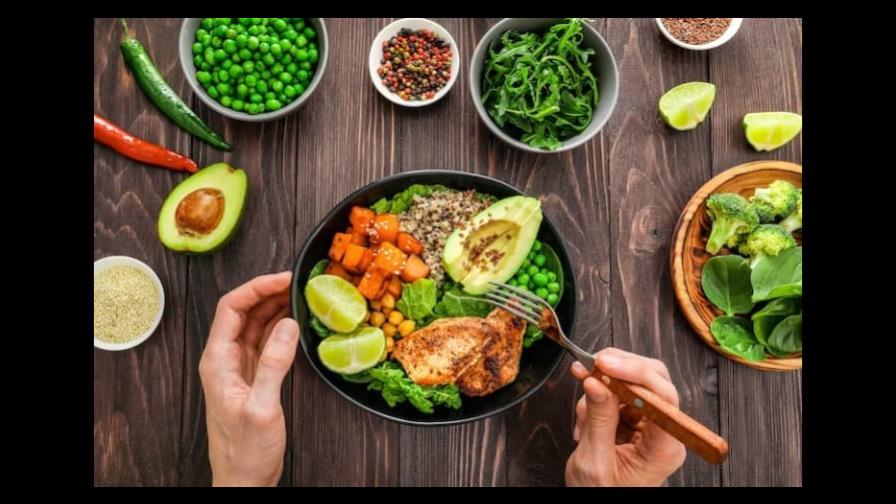Los beneficios y riesgos de las dietas vegetarianas y veganas Los beneficios y riesgos de las dietas vegetarianas y veganas