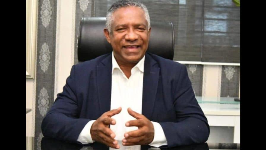 Radio Vaticano rinde homenaje al poeta y escritor dominicano Juan Colón