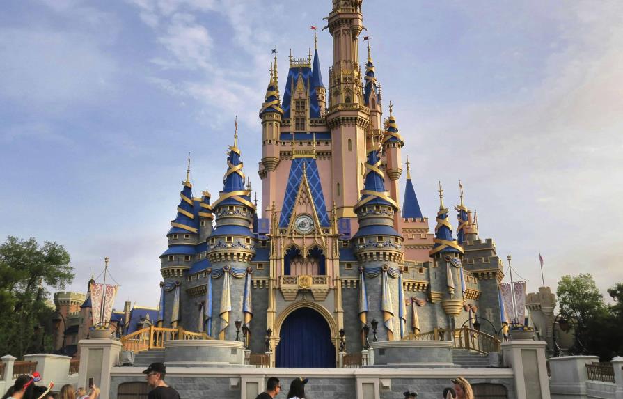 Disney demanda al gobernador de Florida por eliminar su autogobierno