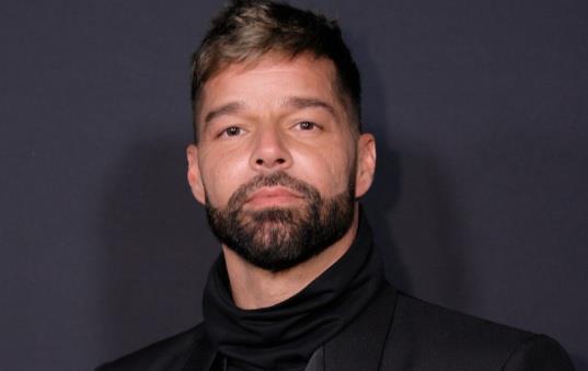 Tribunal extiende plazo al sobrino de Ricky Martin para responder a demanda