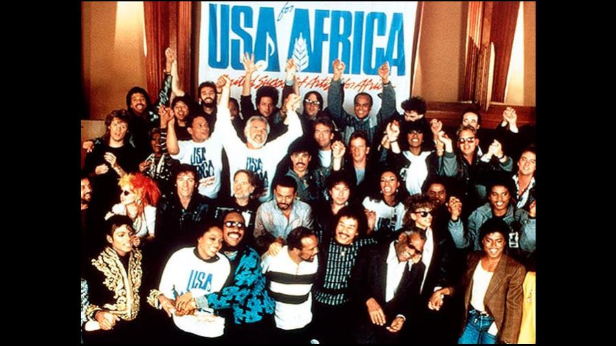 El día que los cantantes de We are the World hicieron sonrojar a Harry Belafonte