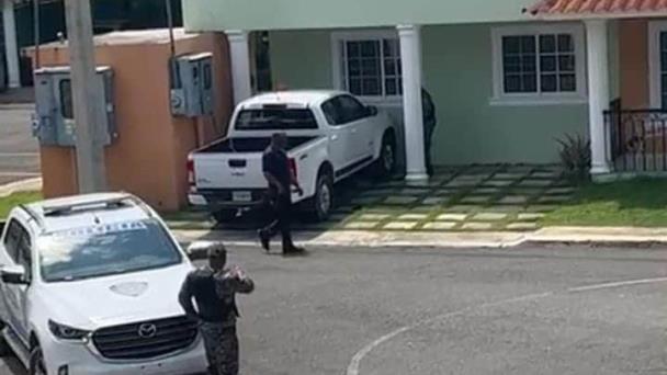 Sancionan dos agentes policiales “por actuar con negligencia” en triple homicidio en Bonao