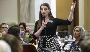 Republicanos en Montana vetan a una legisladora transgénero