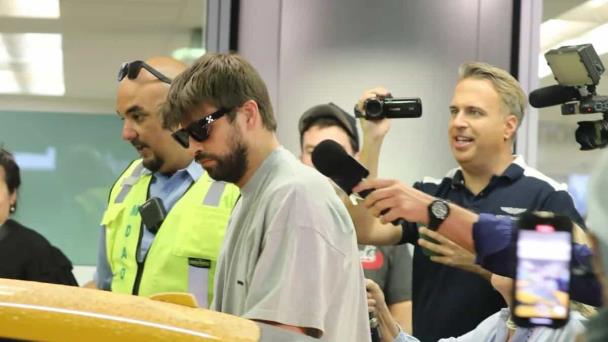 Video| Así fue captado Gerard Piqué en aeropuerto de Miami - Diario Libre