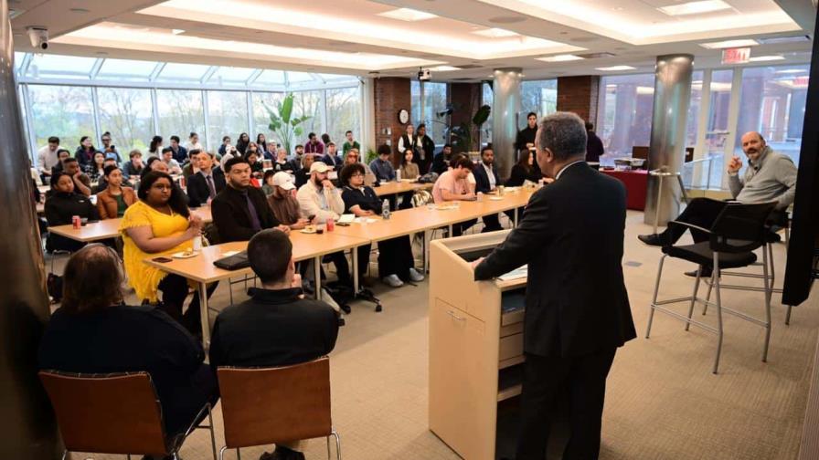 Leonel dicta conferencia en inglés en universidad Harvard Leonel dicta conferencia en inglés en universidad Harvard
