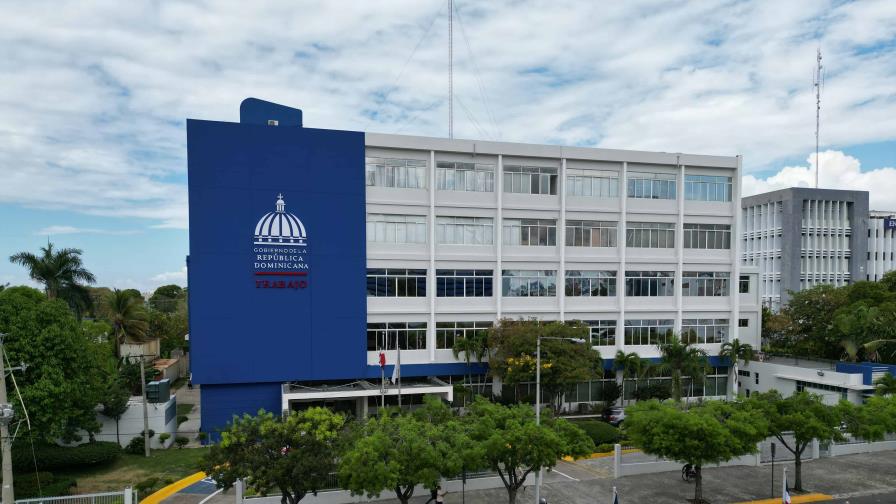 Representantes de Cormidom y sindicato están reunidos en el Ministerio de Trabajo por conflicto Representantes de Cormidom y sindicato están reunidos en el Ministerio de Trabajo por conflicto