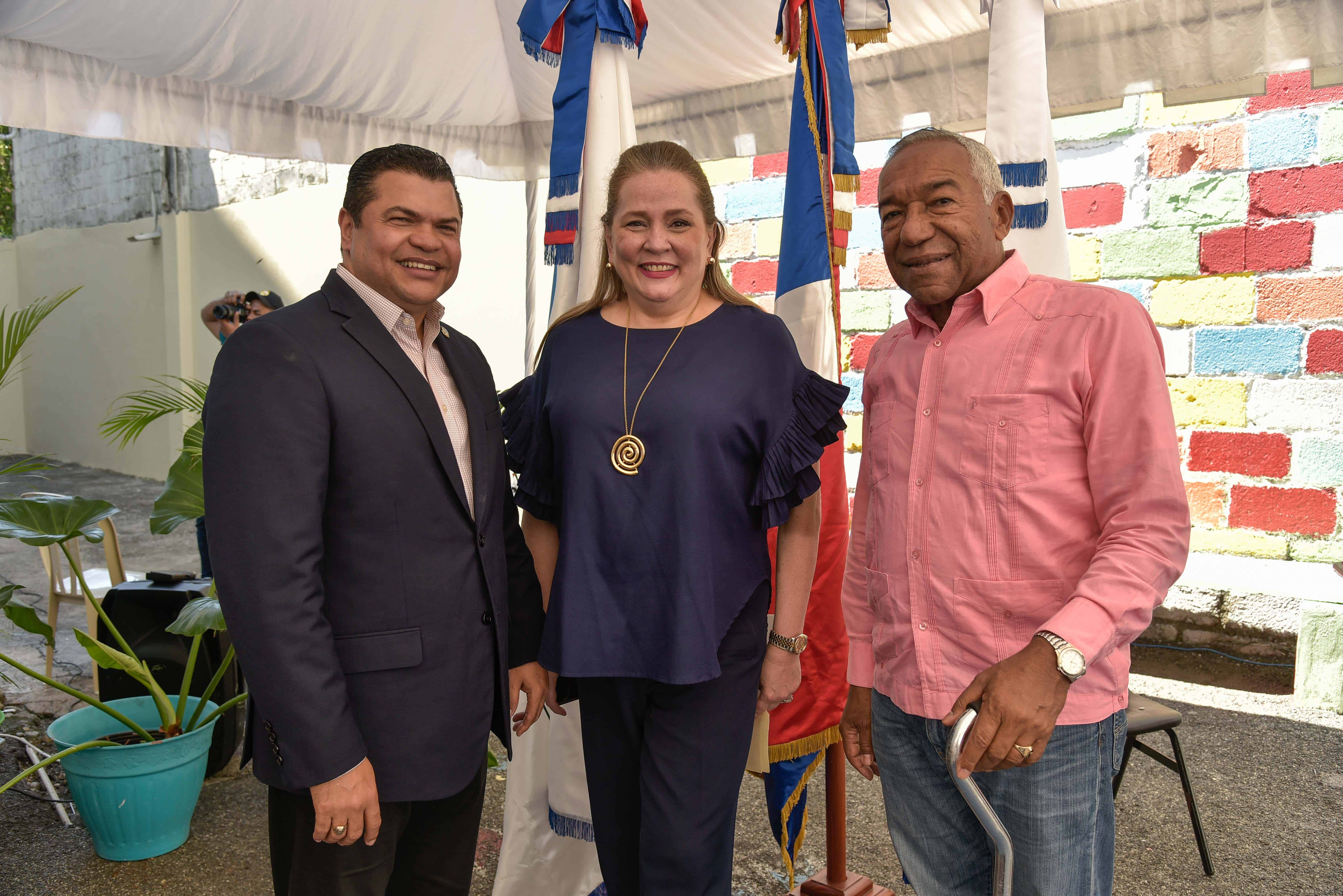 Tobías Crespo, Jatnna Tavarez y Magino Corporán.