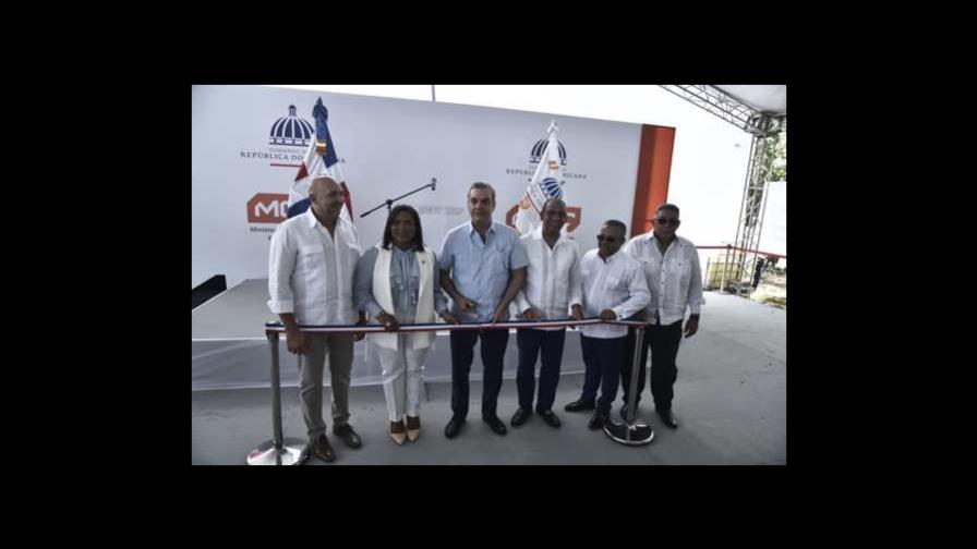 Presidente entrega carretera de acceso a presa El Rincón