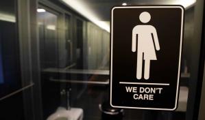 Proh&iacute;ben a mujeres trans usar ba&ntilde;os de mujeres en Kansas City, EE.UU.