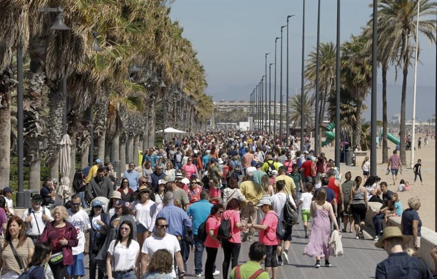¿Cómo están pasando los dominicanos la ola de calor en España?