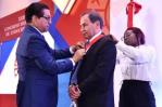 Gobierno condecora al doctor Guillermo Enrique Umpierrez