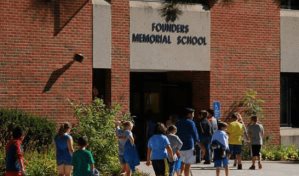 Escuela de EE.UU. usará persona que produce esperma u óvulos en lugar de niño o niña