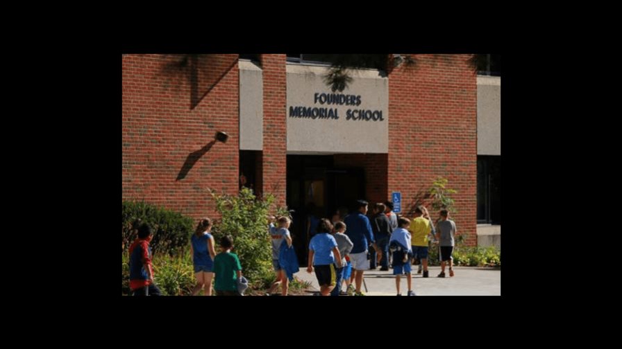 Escuela de EE.UU. usará persona que produce esperma u óvulos en lugar de niño o niña Escuela de EE.UU. usará persona que produce esperma u óvulos en lugar de niño o niña