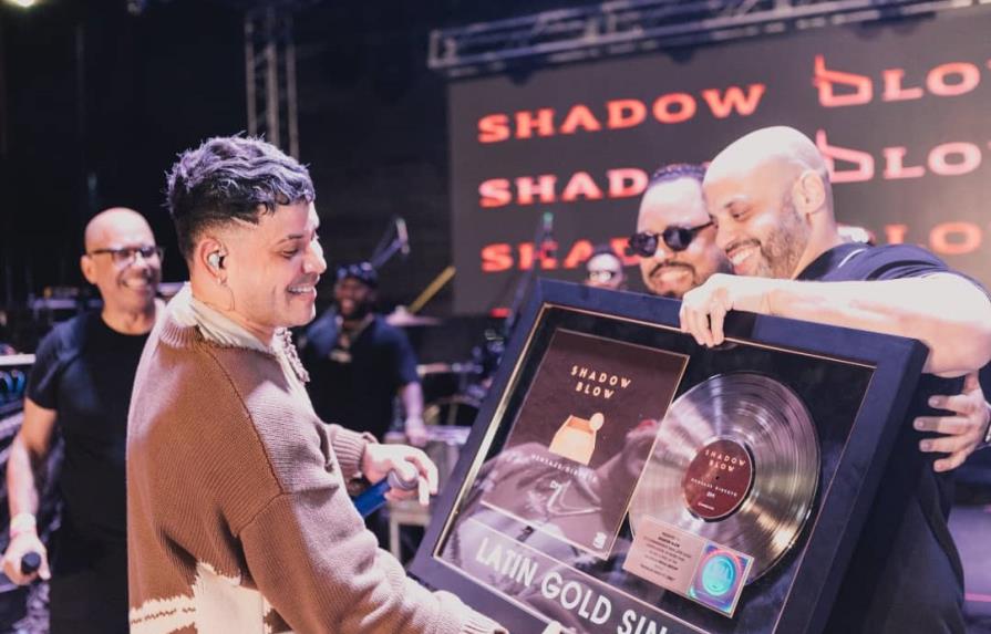 Shadow Blow recibe Disco de Oro por su canción “Mensaje Directo”