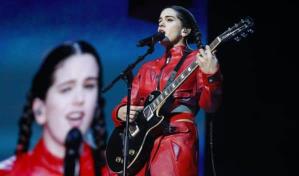 Miles esperan a Rosalía en el Zócalo de México al margen de disputas políticas