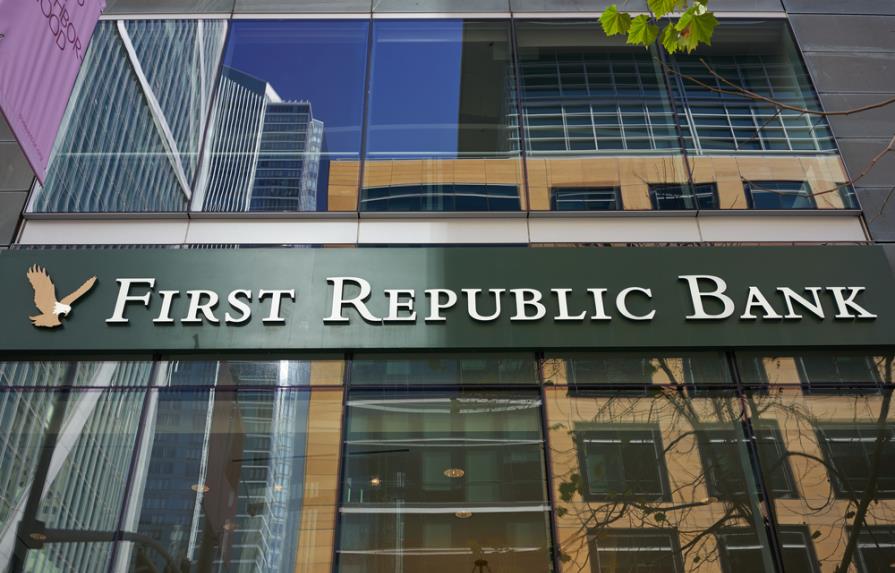 First Republic Bank se vuelve a hundir más de 40 %