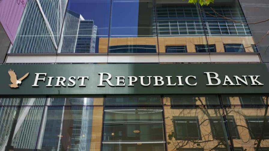 First Republic Bank se vuelve a hundir más de 40 %