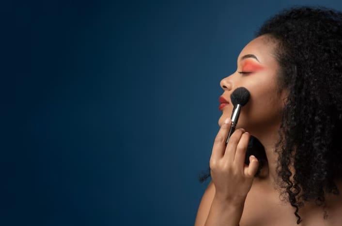 Sigue estos consejos para aplicar maquillaje como una profesional