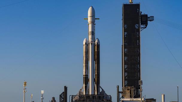 SpaceX intentará el domingo el aplazado lanzamiento de cohete con satélites