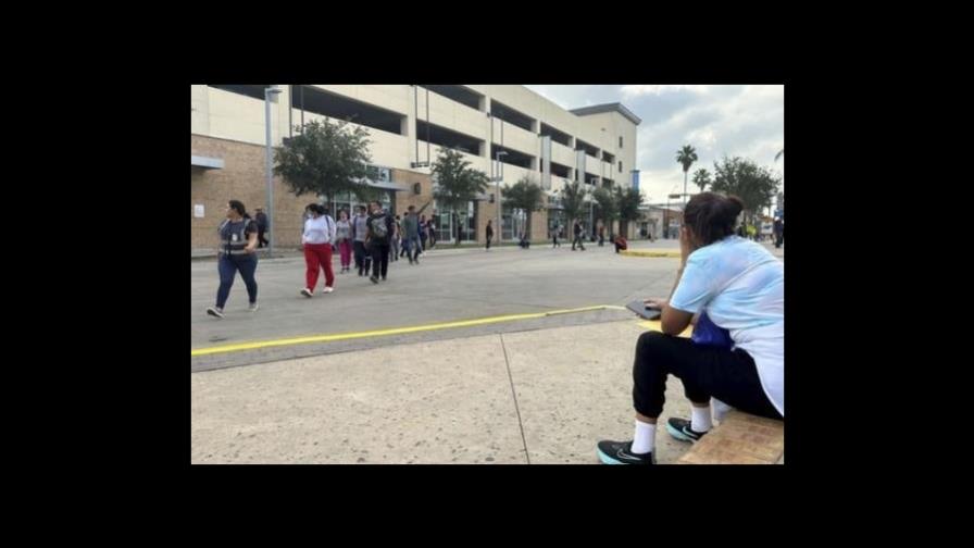 Ciudad fronteriza de Texas lidia con un aumento del flujo de migrantes