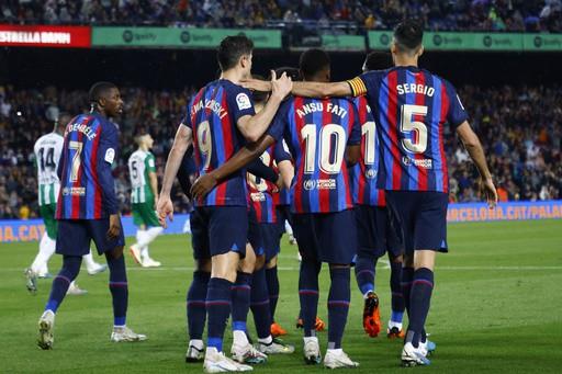 Barcelona golea a Betis y reanuda su marcha al título