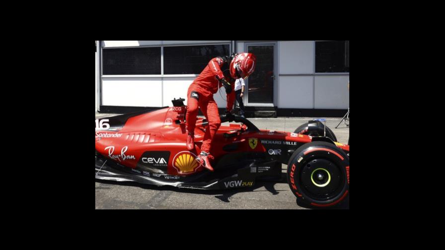 Azerbaiyán: Leclerc, 1ro en sprint pese chocar con el muro