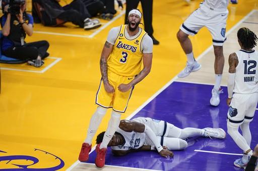 Lakers trituran a Grizzlies y los eliminan