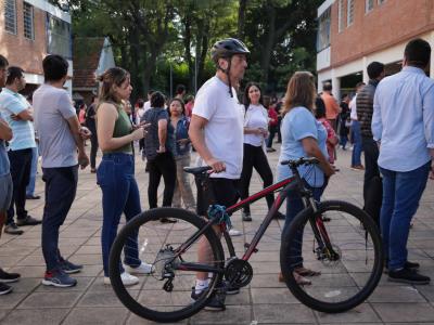 Cruce de acusaciones en arranque de la votación  en Paraguay