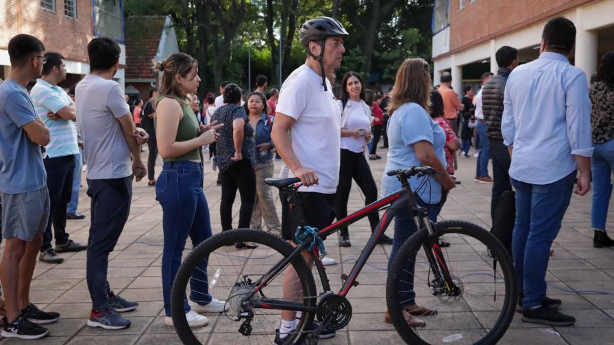 Gran afluencia y cruce de acusaciones en arranque de la votación  en Paraguay