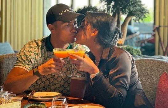 Cristiano Ronaldo publica foto besando a Georgina en medio de rumores de separación