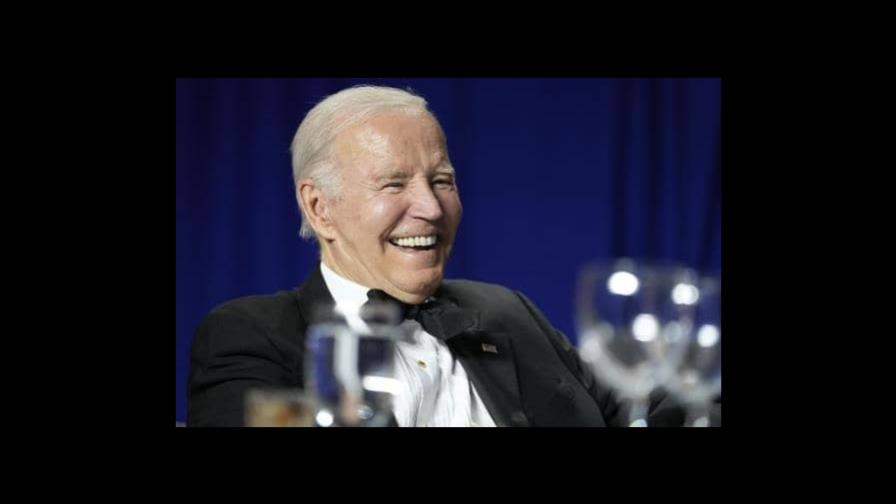 Joe Biden bromea sobre su edad en la cena de corresponsales de la Casa Blanca