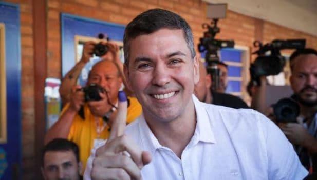 Candidato oficialista Peña adelanta al opositor Alegre en votación Paraguay