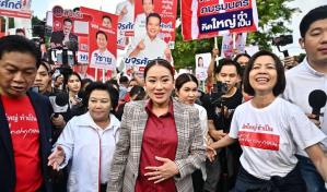 Favorita en las elecciones de Tailandia da a luz a dos semanas de comicios