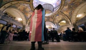 Missouri: Bloquean norma que limita atención a transgénero