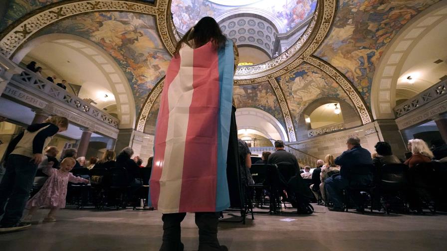 Missouri: Bloquean norma que limita atención a transgénero