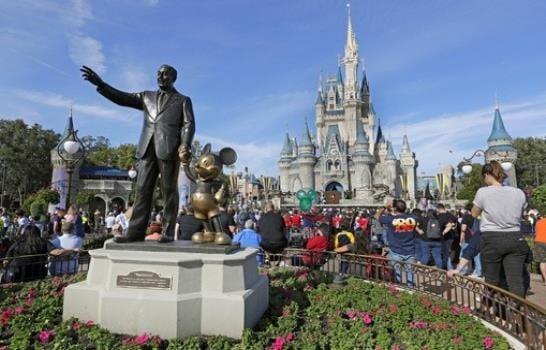 La junta de supervisión de DeSantis acuerda demandar a Disney