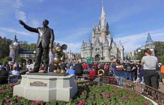 Disney amplía su demanda contra el gobernador de Florida en una disputa judicial