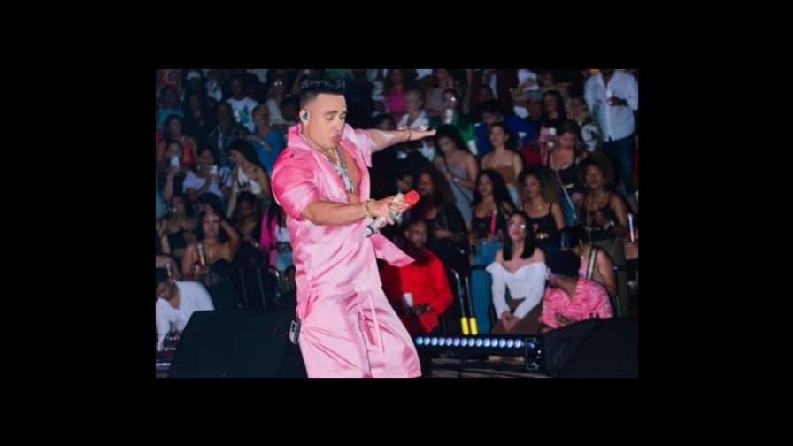 Elvis Martínez se casa con “La Novia del Atlántico” la noche del sábado