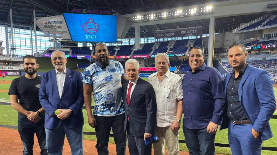 Vladimir Guerrero es presentado como el embajador dominicano de la Serie del Caribe