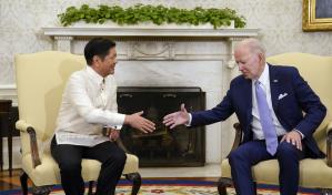 Biden y el presidente de Filipinas examinan la influencia de China en Asia