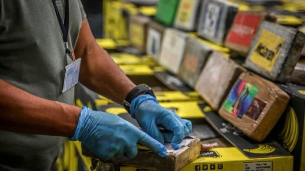 Incautan en Portugal 4.2 toneladas de cocaína escondida en cajas de bananas