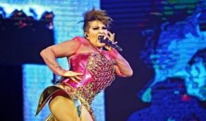 Alejandra Guzmán sé mostró molesta con su equipo por fallas de audio y así reaccionó en pleno concierto