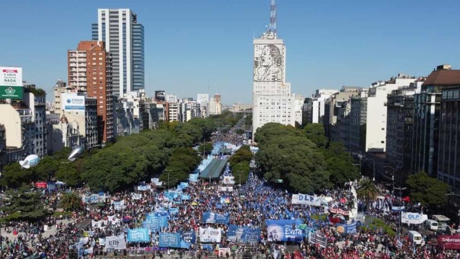 Argentinos conmemoran 1 de Mayo con ollas populares y actos contra el FMI Argentinos conmemoran 1 de Mayo con ollas populares y actos contra el FMI