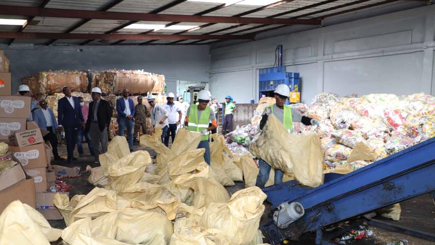 Pro Consumidor incinera más de 1 millón de productos no aptos para su consumo Pro Consumidor incinera más de 1 millón de productos no aptos para su consumo