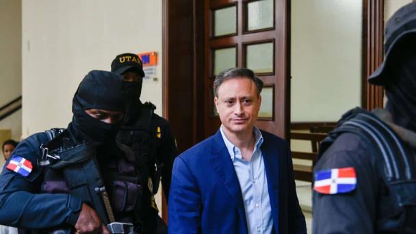 Jean Alain pide quitarle grillete porque padece artritis reumatoide; juez se retira a ponderar