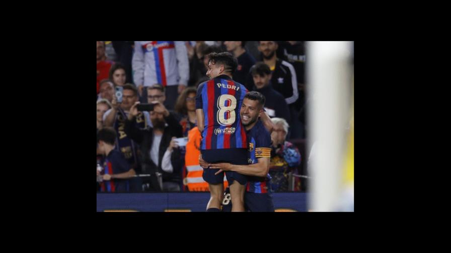 Barcelona vence a Osasuna, acaricia título Barcelona vence a Osasuna, acaricia título