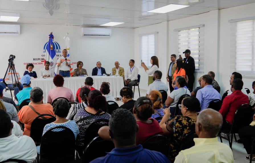 Edesur realiza trabajos en comunidades de Pedernales, Barahona y Azua