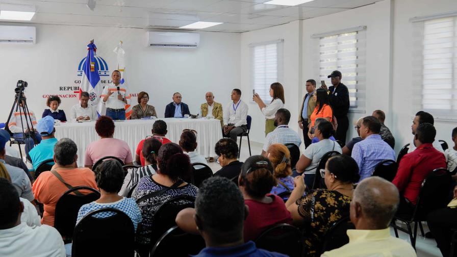 Edesur realiza trabajos en comunidades de Pedernales, Barahona y Azua