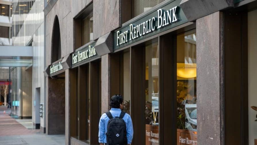 Banca regional de EEUU cae en Wall Street tras el colapso de First Republic